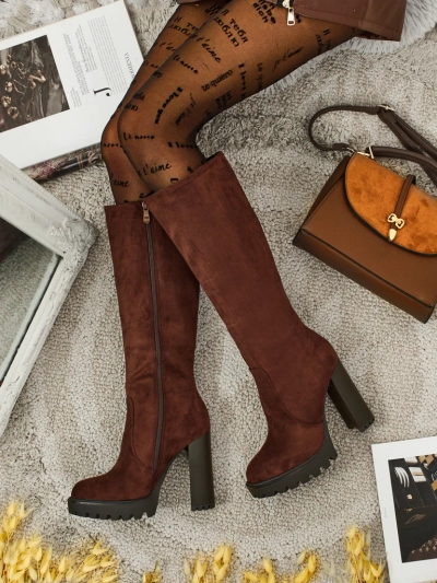 Džeimz bikses līdzi kneijem iz feika džamša līdzi blokam GaleNest