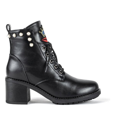 Black boots on a higher post with Nevadinas patches - Footwear 1