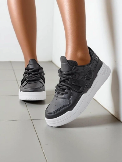 Royalfashion Women's sporty sneakers on a thicker sole Uanes