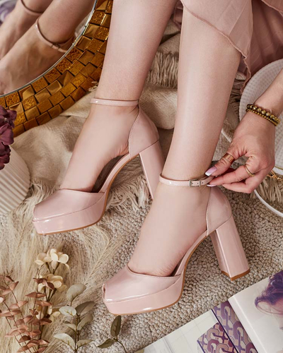 Royalfashion Sieviešu sandales Lefeyoa ar lakotu pēcpusi