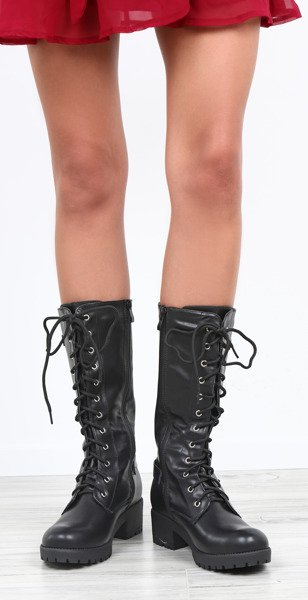 Czarne kozaki stylizowane glanami - Obuwie