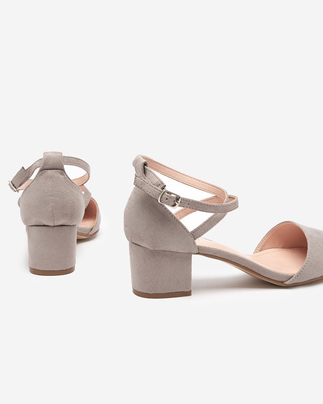 Women's gray sandals on a post Crisco - Footwear