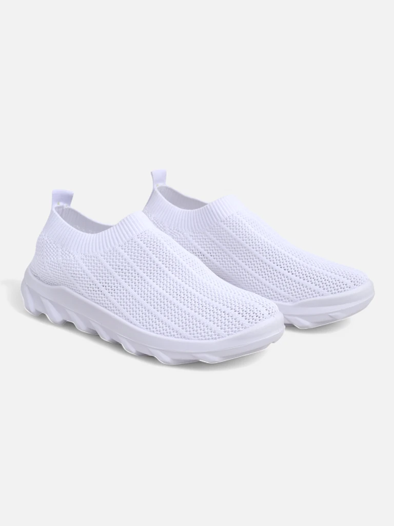 Sneakers da donna bianche Astrea in tessuto traspirante con suola piatta