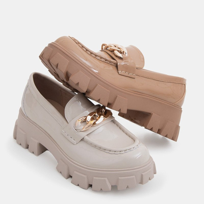 Light beige women's lacquered half shoes with chain Ginevra - Footwear