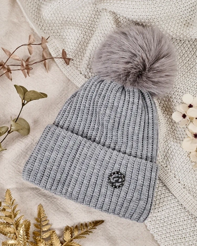 Royalfashion Sieviešu apsiltināta cepure ar pomponu