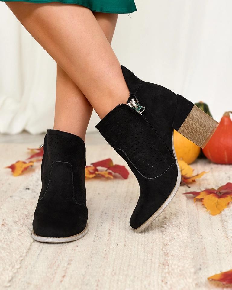 Royalfashion Черные женские сапоги на стойке и с вырезом Neafla