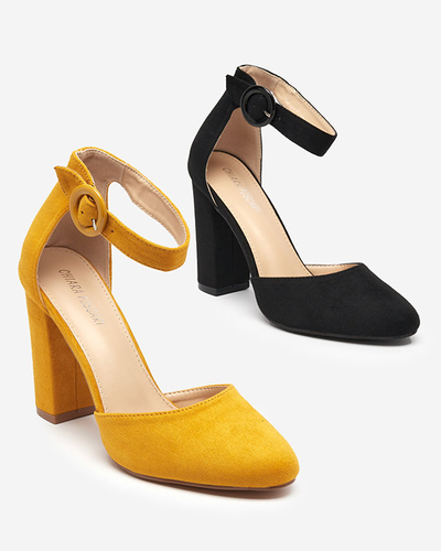 OUTLET Mustard women's sandals on the Nastio post - Footwear