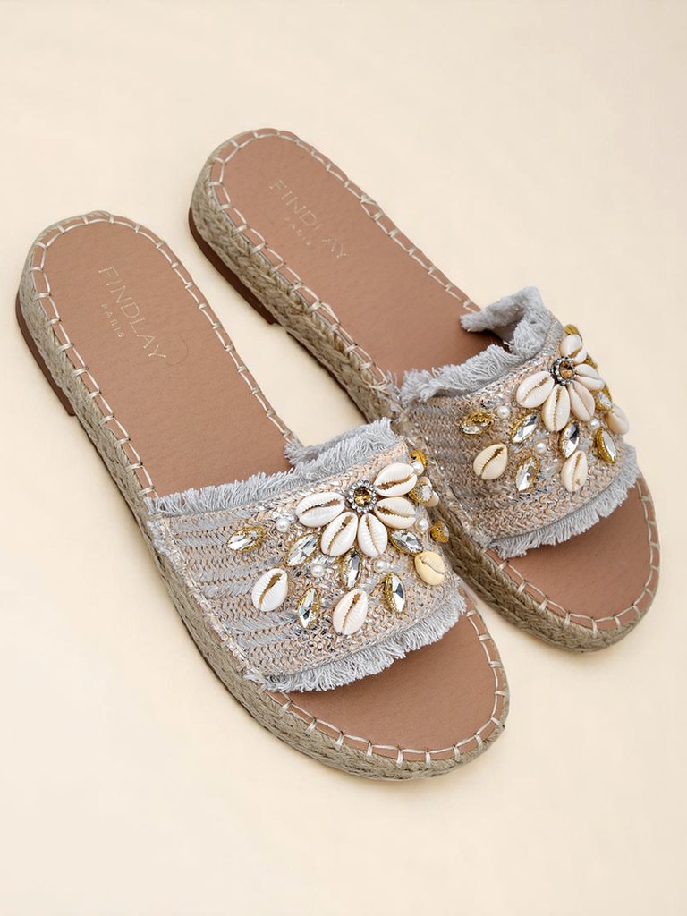 Royalfashion Perseida zilveren dames sandalen met schelpen op een platte zool