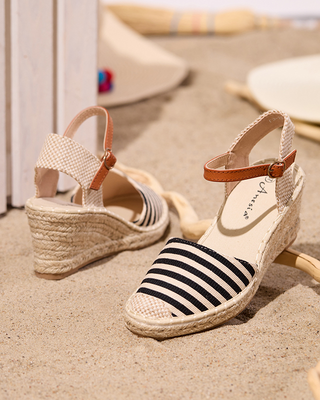 Sieviešu melnas espadrilas ar svītrām uz Mecera ķīļa - kurpes