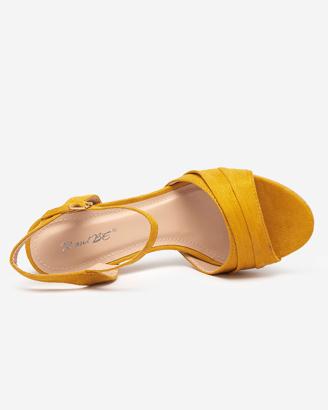 Women's sandals on a post in mustard Garroti - Footwear