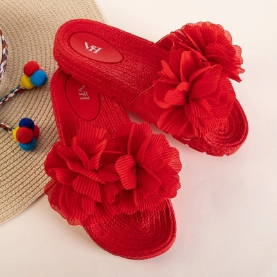 OUTLET Red women's slippers with flowers Pamelina - Footwear