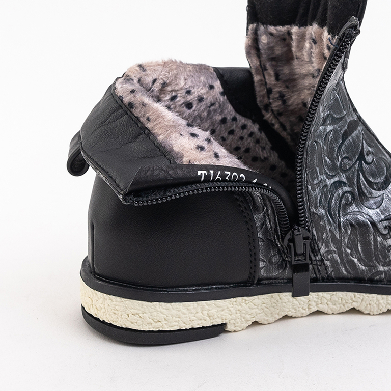Black girls boots with an oriental pattern Gasly - Footwear