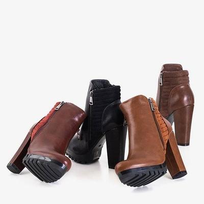 OUTLET Black women's boots on a post with a decorative zipper Santiago - Footwear