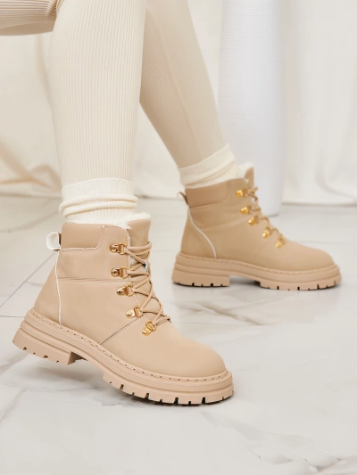 Royalfashion Бежевые женские трепперы Develier