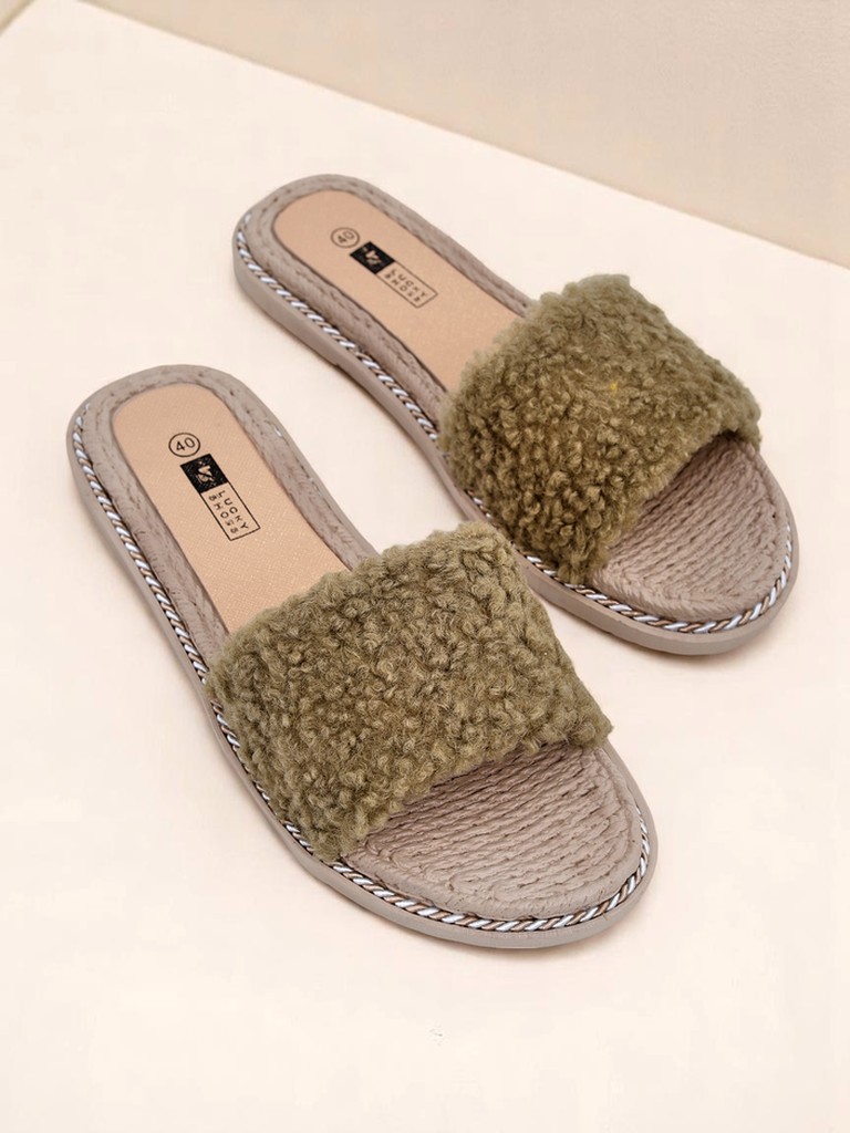 Royalfashion Klapki damskie mit kozuszkiem Cozy Step