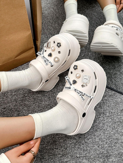 Royalfashion Sieviešu gumijas sandales ar dekoriem Dellos