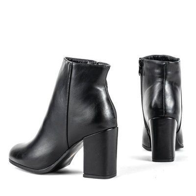 Black boots on a higher post Pekan - Footwear