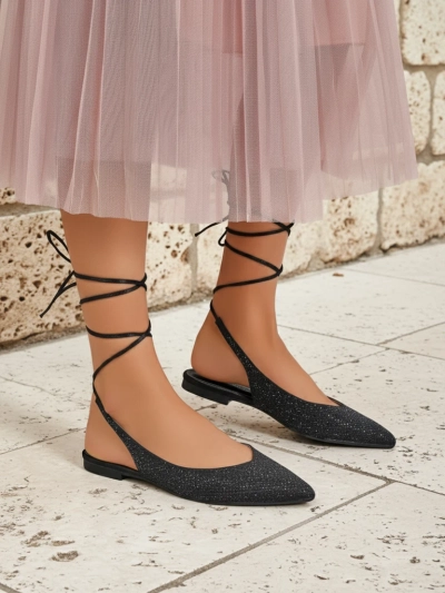 Damiane Nero-sandale - Swart balerinas van stof met veters, plat hak