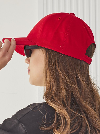 Royalfashion Mila ielas cepure ar nadziņu