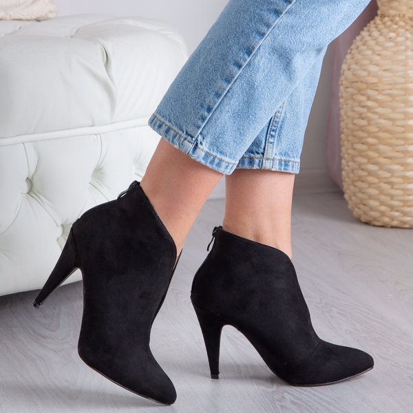 Black boots with a cut-out at the front on a higher Musa Blush heel - Shoes 1