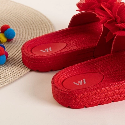 OUTLET Red women's slippers with flowers Pamelina - Footwear