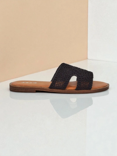 Летние женские шлепанцы Callisto черные с ажурным верхом на плоском каблуке