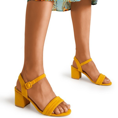 Mustard women's sandals on a low post Niusty - Footwear