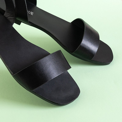 Black women's sandals with a chain Izdylea - Footwear