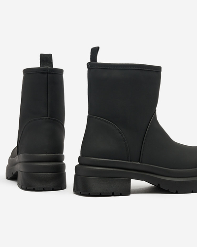 Royalfashion Melni matēti sieviešu zābaki ar biezāku zoli Holeopi