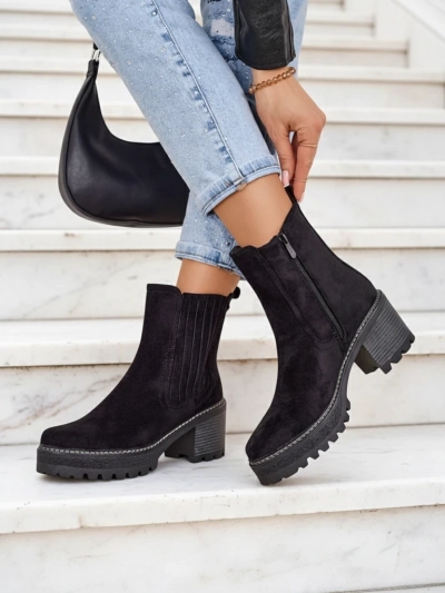 Royalfashion Eco-suede women's boots on a post by Segiag