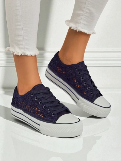 Lavli balenciaga-sneakers Aureliana Vlootblou gemaak van oopgewerkte materiaal op 'n plat sool