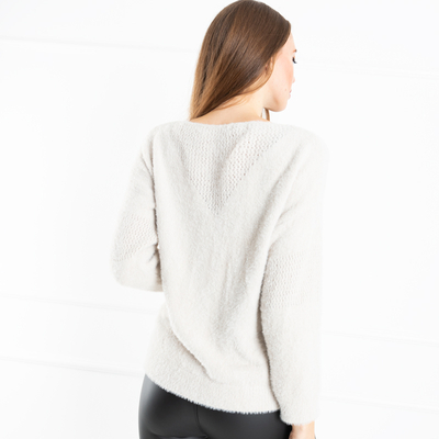 Бежевый женский свитер