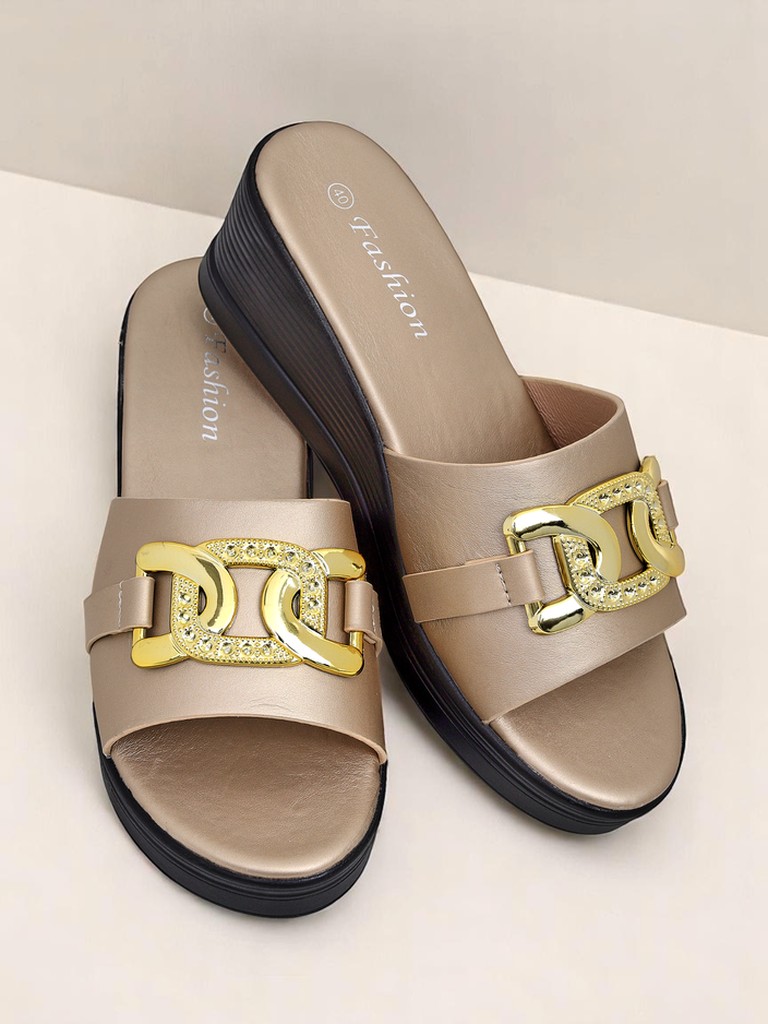 Royalfashion Женские босоножки на танкетке Nolia