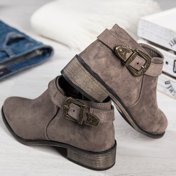 Brązowe sztyblety z klamrą Taida - Obuwie