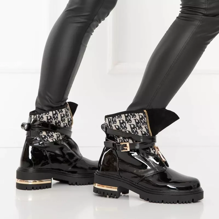 OUTLET Black women's lacquered boots Rubiska - Footwear