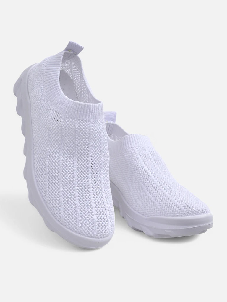 Women's white Astrea sneakers made of breathable fabric on a flat sole