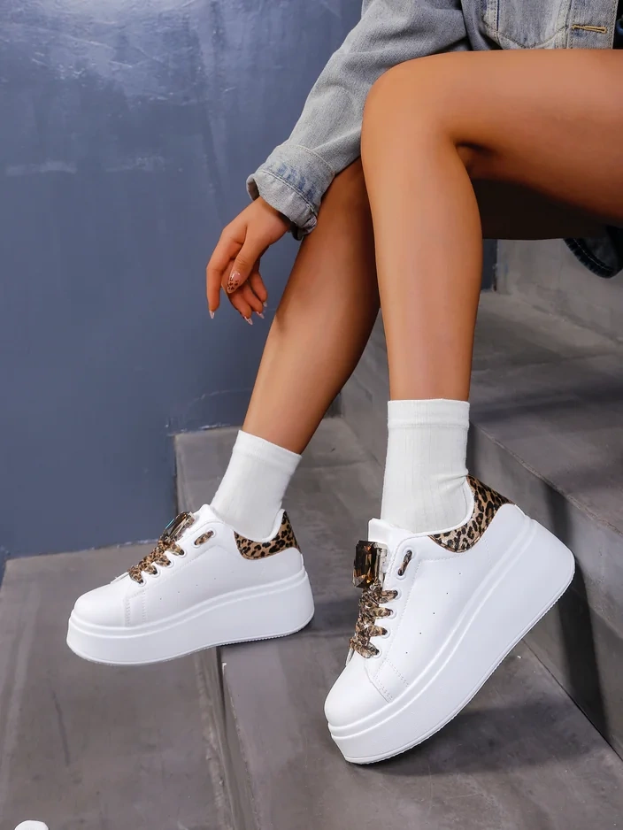 Женские спортивные кроссовки на платформе Royalfashion Safirrat