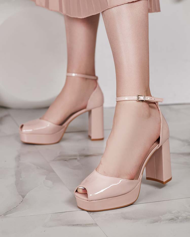 Royalfashion Sieviešu sandales Lefeyoa ar lakotu pēcpusi