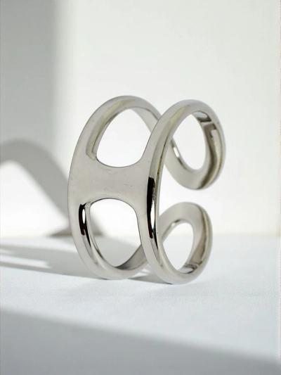 Браслет-обруч Dolce Vita с декоративными шармами