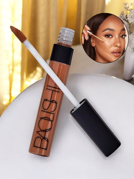 Face concealer in shade Honey