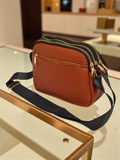 Mozā sīvišķīga somiņa nu eka ādas Ebony Glow