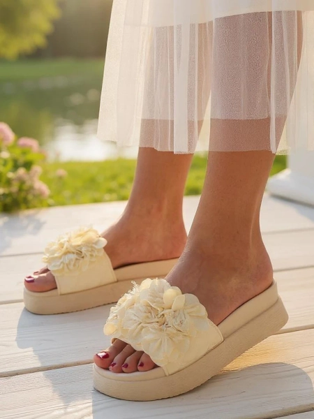 Royalfashion Sieviešu sandales ar maziem ziediņiem Frezja