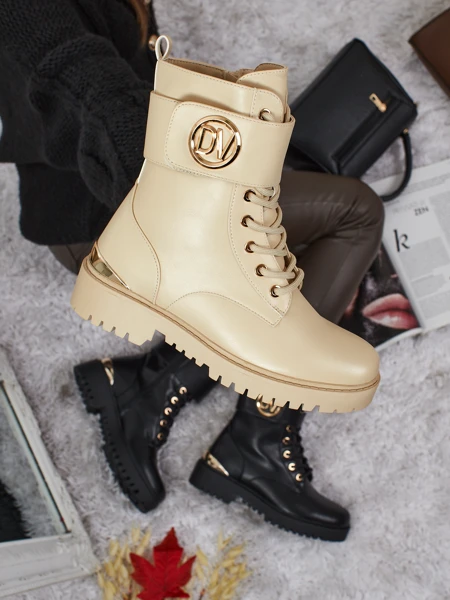 Naiste kaunistustega töösaapad Lorice