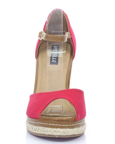 Czerwone sandały na koturnie - Obuwie