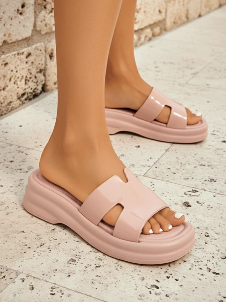 Royalfashion Женские шлепанцы на толстой подошве Nova Gloss