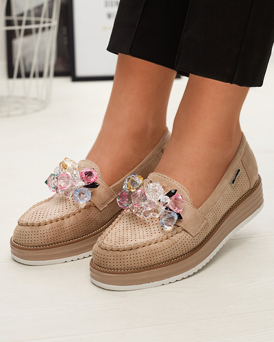 Gaiši brūni sieviešu mokasīni ar dekoratīviem kristāliem Liscutio- Footwear