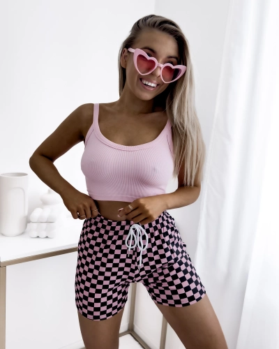 Rozā un melnā krāsā sieviešu rūtaina auduma šorti PLUS SIZE- Apģērbi