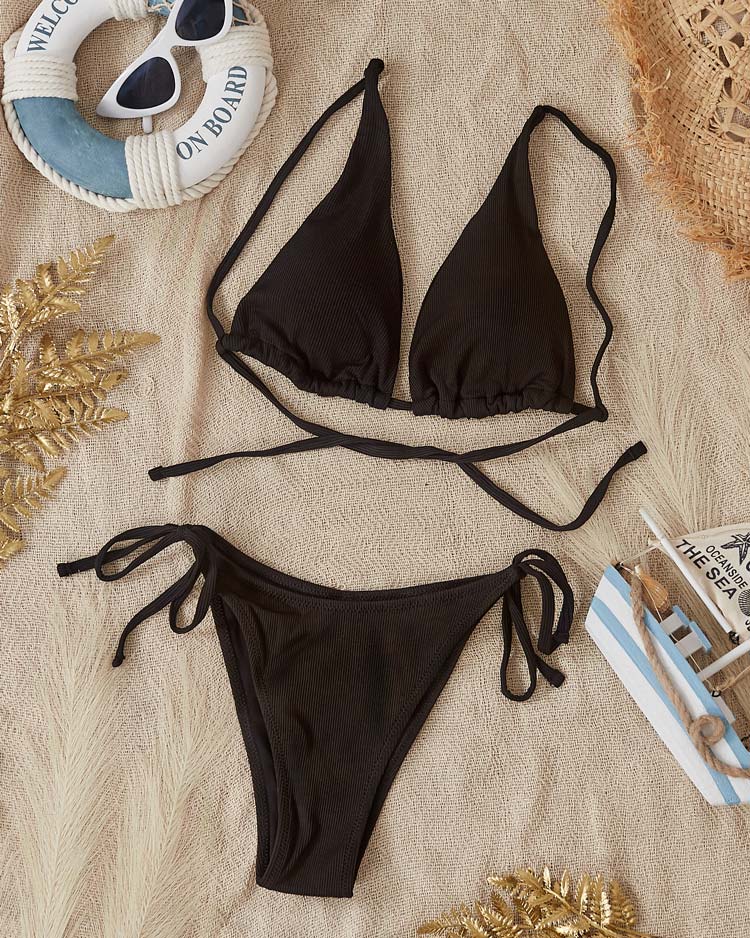 Divdaļīgs sieviešu peldkostīms ar melnu rievotu apakšveļu