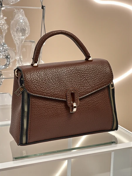 Liten Celoura dameveske i miljøvennlig skinn