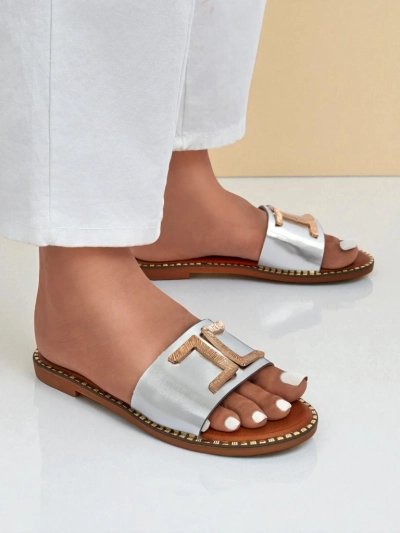 Royalfashion Женские шлёпанцы из экокожи с декором Gildra